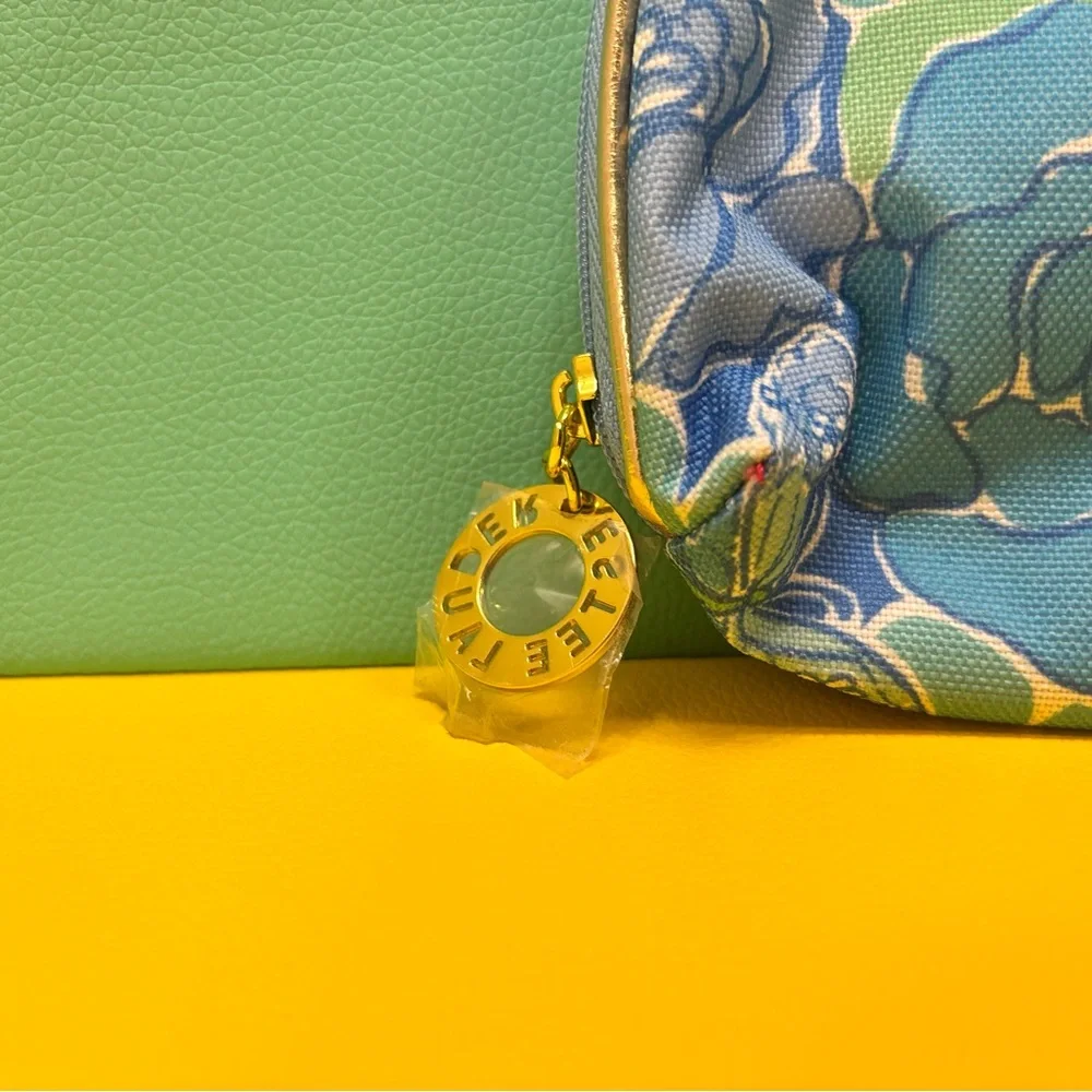 Lilly Pulitzer Blue and Green Floral Cosmetic Bag NEW‎
